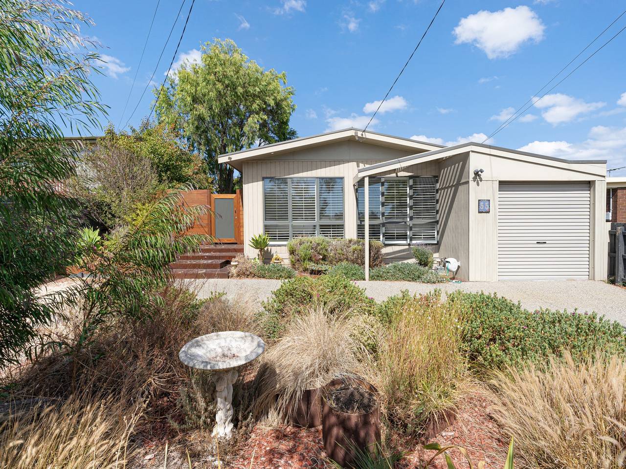 Entire apartment, Luxurious 3-Bed Home with Outdoor Spa in Melbourne, Mornington Peninsula