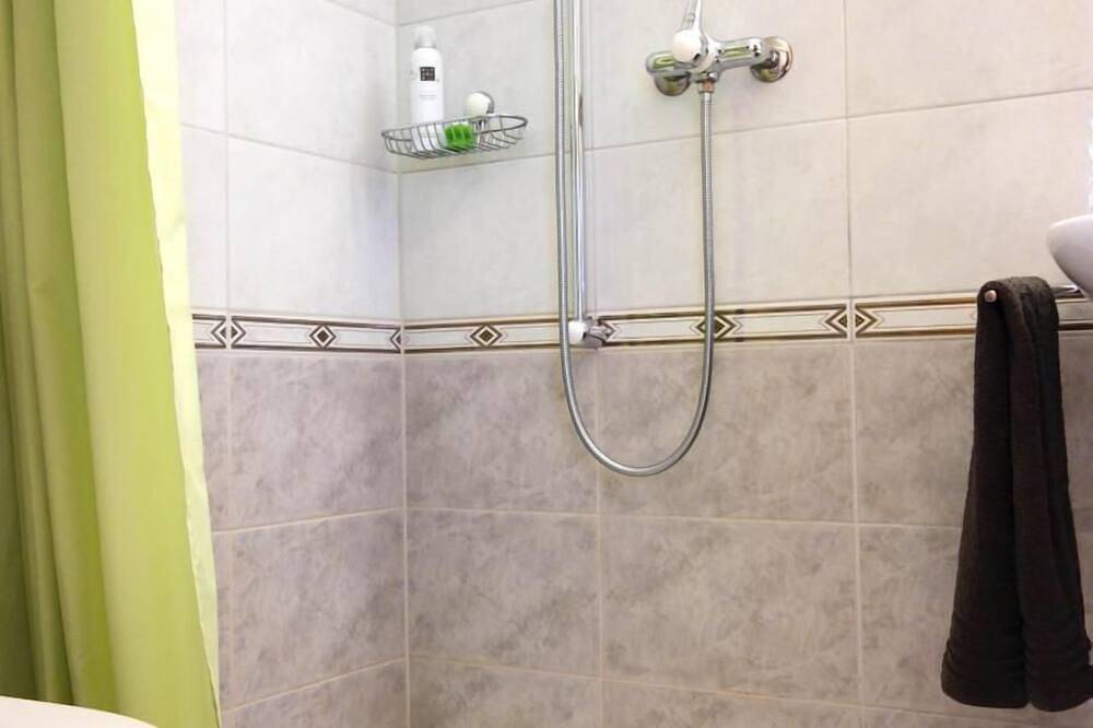 Geheel appartement, Chesa Valetta Giger, public transport included in Bever, Oberengadin