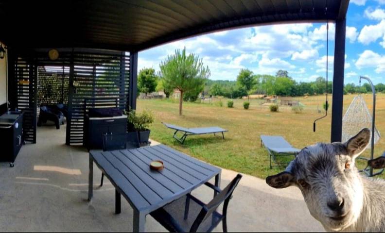Location de vacances pour 3 personnes, avec terrasse ainsi que jardin et vue à Oradour-sur-Glane - 3