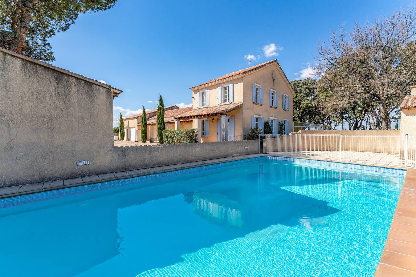 Château Mazane - Mas au coeur des vignes, piscine et vue Montagne in Sarrians, Vaucluse