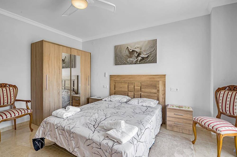 Apartamento entero, Apartamento 'Gata De Gorgos' con vistas a la montaña, balcón y Wi-Fi in Gata de Gorgos, Costa Blanca