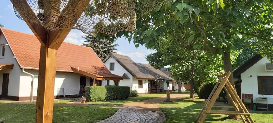 Apartament wakacyjny dla 3 osób, z basen i ogród w Tiszafüred