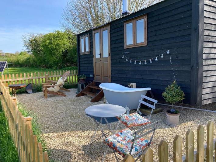 Camping tent for 2 people, with garden and terrace as well as view in Somerset