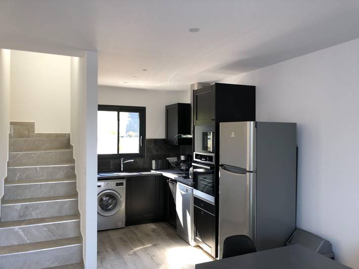 Location de vacances pour 6 personnes, avec terrasse et piscine, adapté aux familles à Sari-Solenzara - 4