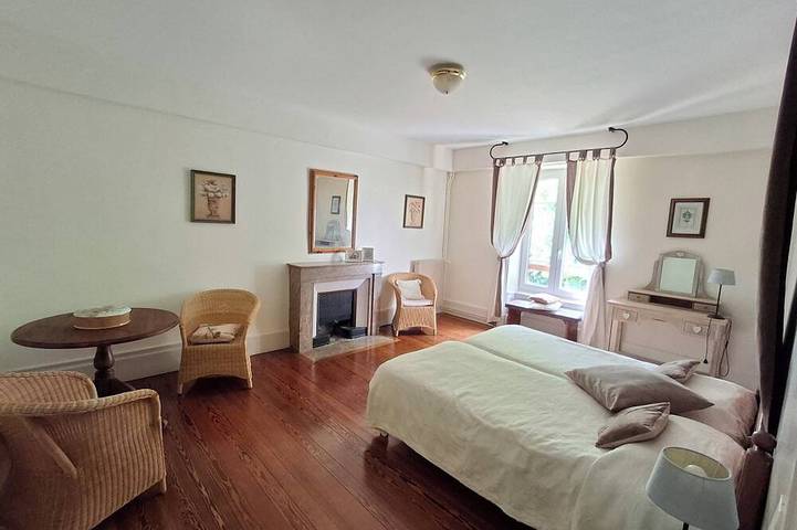 Chambre d’hôte pour 13 personnes, avec jardin et piscine à Albon