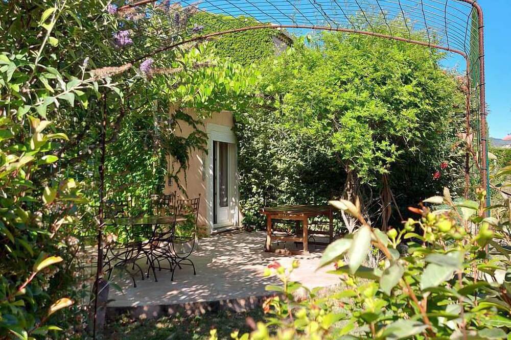 Geheel appartement, Foot of Mont Ventoux beautiful air-conditioned cottage with garden in Bédoin, Parc naturel régional du Mont-Ventoux