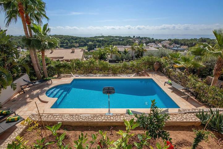 Preciosa casa en Calvià con piscina privada, puede ser interior o exterior. in Bendinat, Calvià