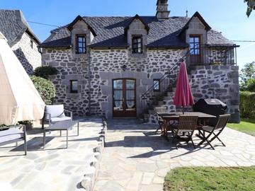 Gîte pour 4 personnes, avec jardin à Pailherols