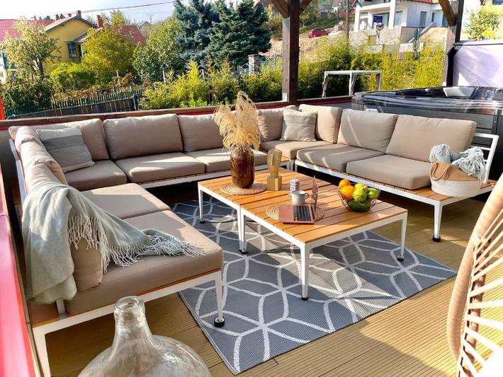 Ferienwohnung für 2 Personen, mit Balkon und Whirlpool sowie Terrasse und Garten in Badacsonytomaj