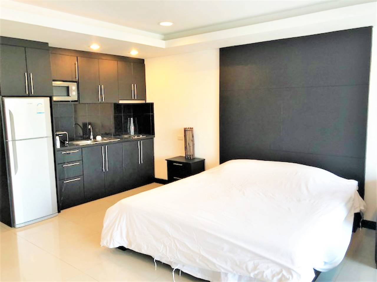 Ganze Ferienwohnung, Platinum Suites, Thepprasit Road - großes Studio auf der obersten Etage in Pattaya, Chon Buri