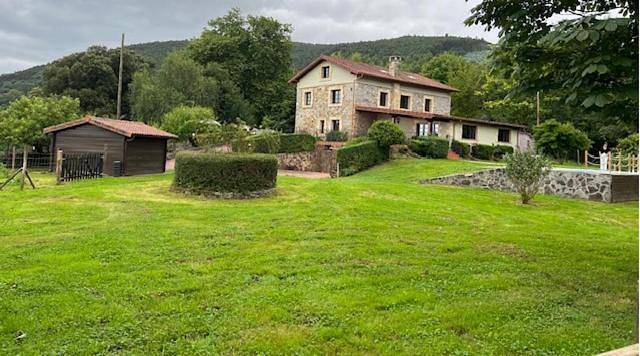 Casa de vacaciones para 10 personas, con jardín además de piscina y vistas en Cantabria - 2