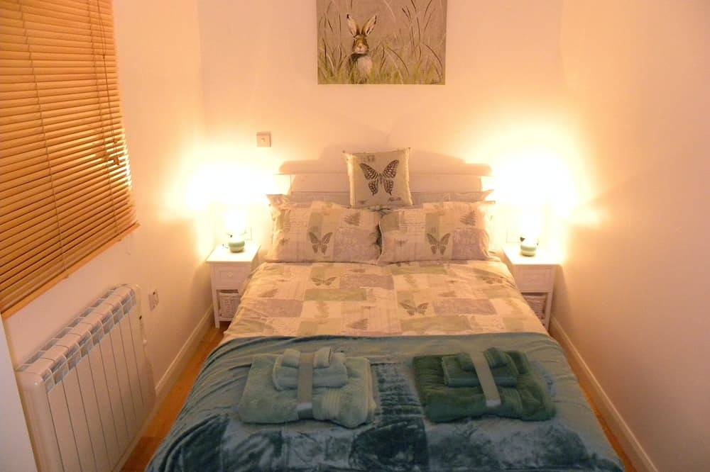 Entire apartment, Private 1-bedroom apartment in the beautiful Tamar Valley in Tamar Valley Donkey Park