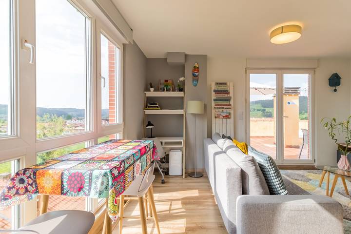 Entire apartment, Apartment 'Luminoso' with Mountain View, Private Terrace and Wi-Fi in Piélagos, Cantabrian Coast