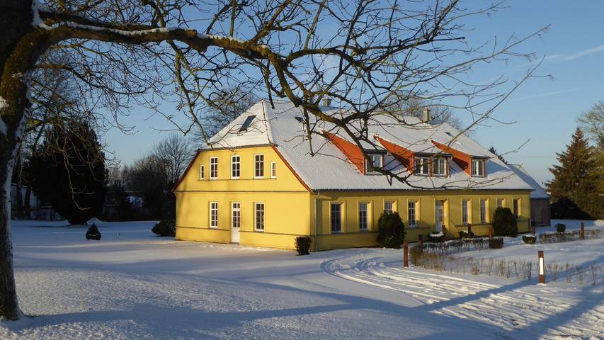 Ganze Ferienwohnung, Gut Rattelvitz, Galerie D Ost in Gingst, Rügen