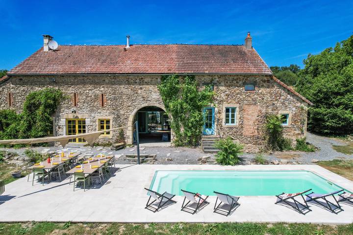 Ferienhaus für 30 Personen, mit Garten und Pool sowie Terrasse im Naturpark Morvan