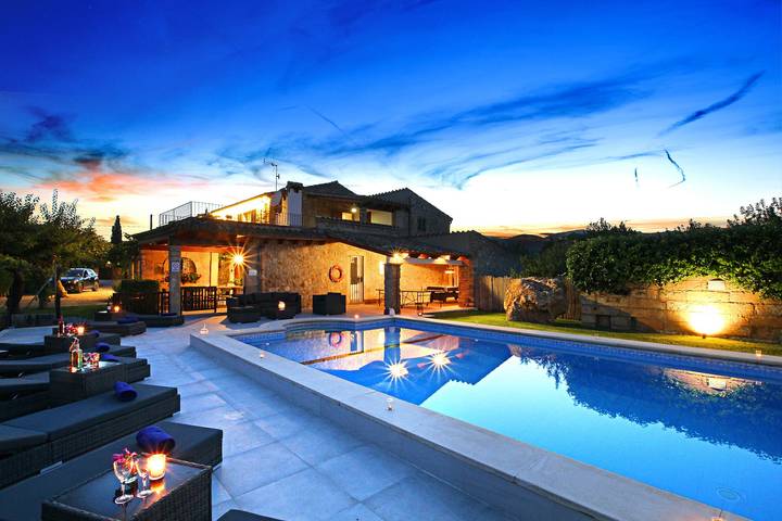 Villa für 10 Personen, mit Terrasse und Garten - 1