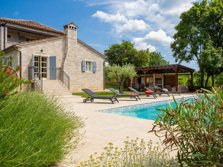 Ferienhaus für 8 Personen, mit Ausblick und Garten sowie Terrasse, mit Haustier