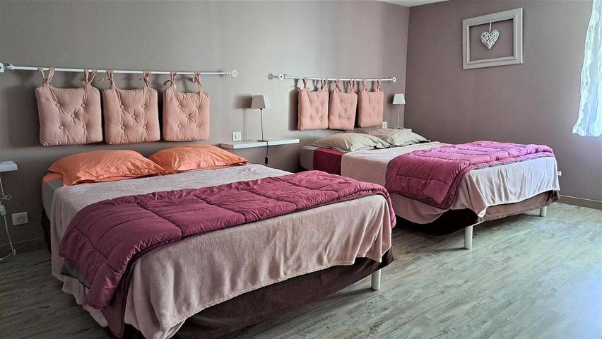 Chambre d’hôte pour 4 personnes, avec terrasse ainsi que jardin et vue