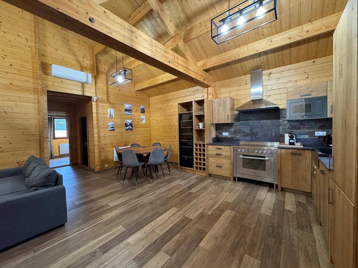 Three-Bedroom Chalet in Montévrain, Seine-et-Marne