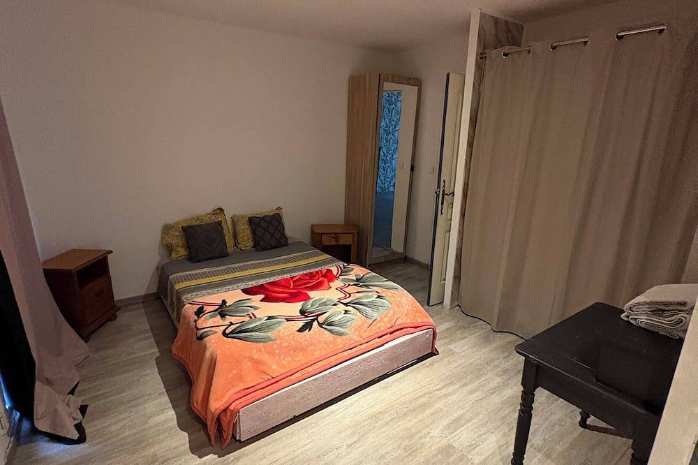 House with garden and pool in Châteaurenard, Arles region