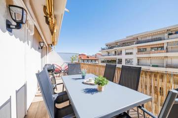 Gîte pour 6 personnes, avec vue ainsi que sauna et balcon dans Cathedrale Orthodoxe Saint Nicolas Nice
