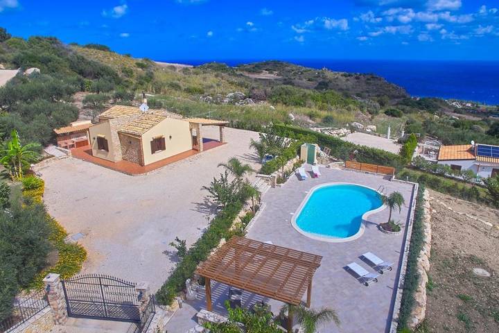 Location de vacances pour 6 personnes, avec piscine ainsi que jardin et vue, animaux acceptés à Scopello - 2