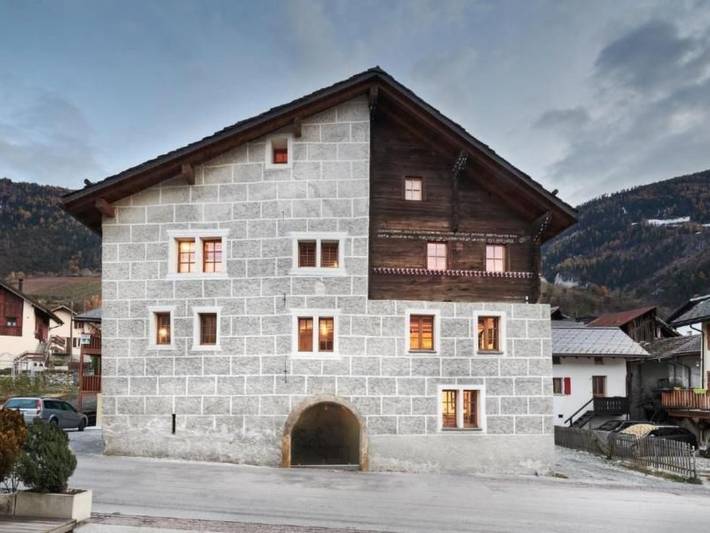 Ferienhaus für 6 Personen, mit Balkon und Terrasse sowie Garten in Chandolin