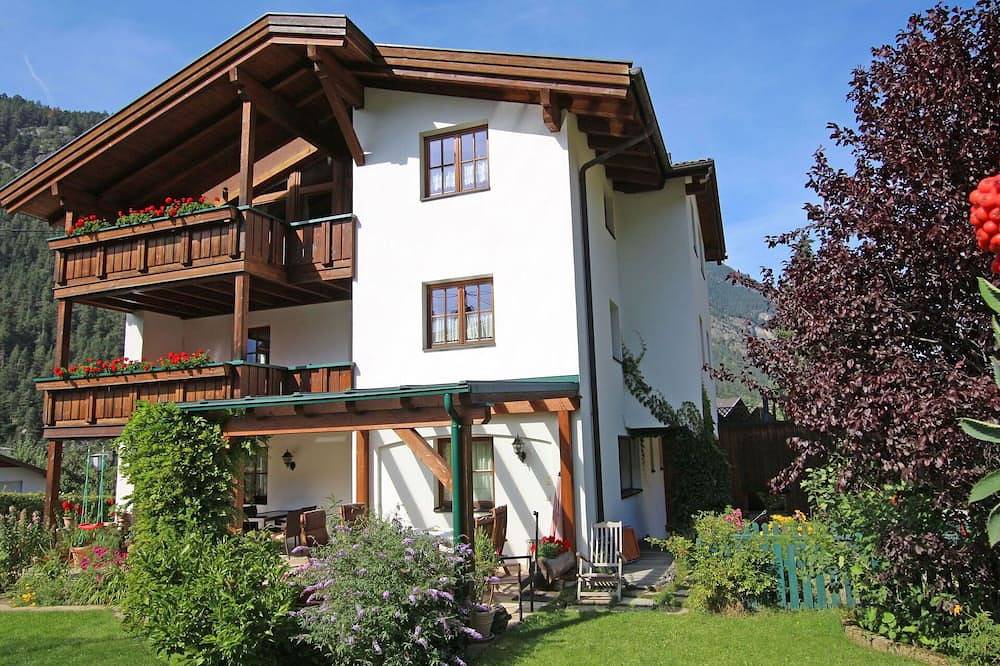 Geheel appartement, Mooi appartement voor 4 personen met Wifi, Tv, terras en parking in Glockturmkamm, Pfunds