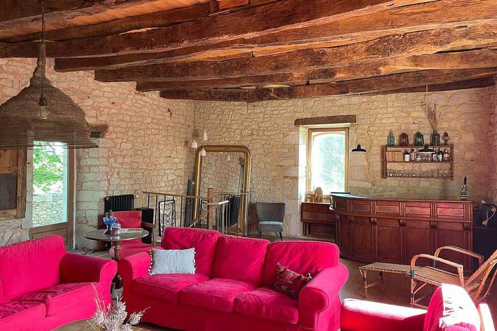 Location de vacances pour 12 personnes, avec jardin ainsi que terrasse et piscine à Saint-Vincent-Rive-d'Olt - 4