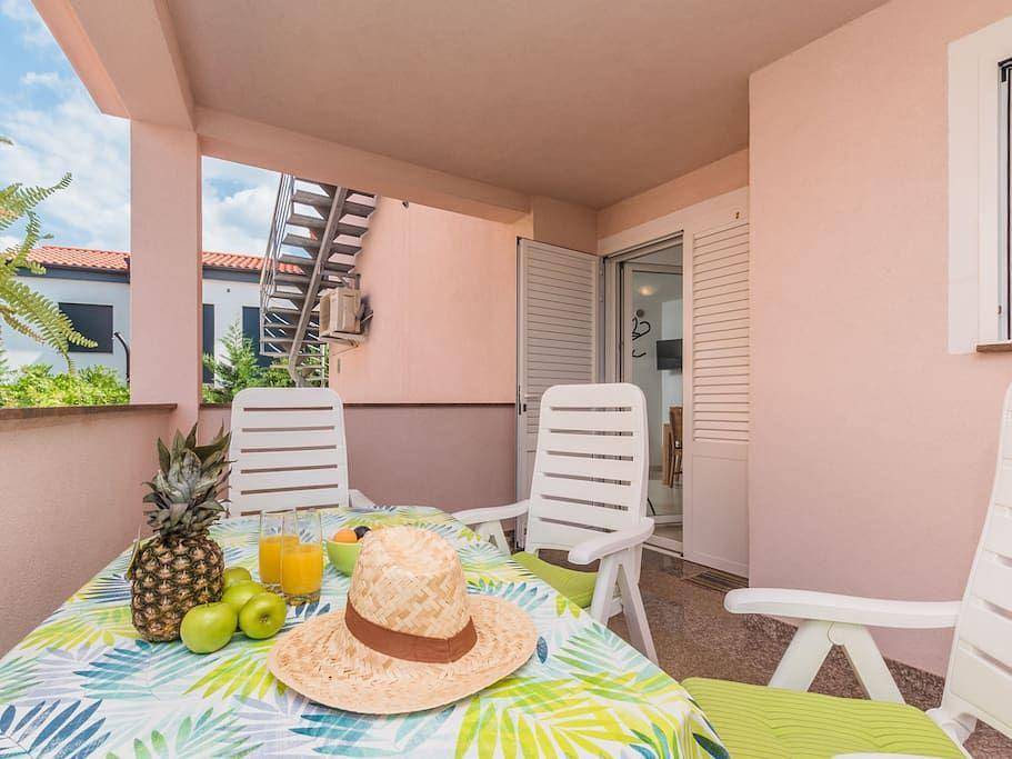Ganze Ferienwohnung, Große Wohnung in Klimno mit Garten, Grill und Terrasse in Klimno, Krk