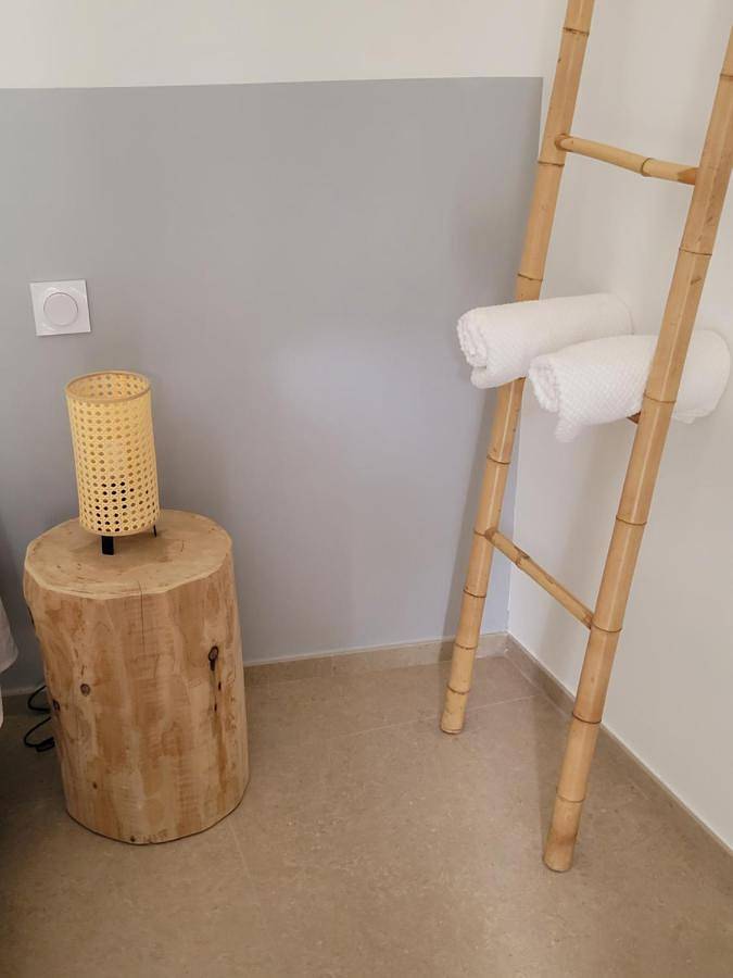 Double Room with Private Bathroom in Calvisson, Région de Nîmes