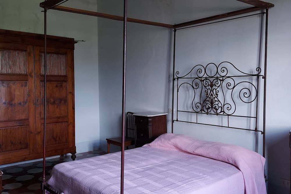 Villa Ca' di Monte, romantica casa d'epoca sospesa nel tempo in Pontassieve, Chianti