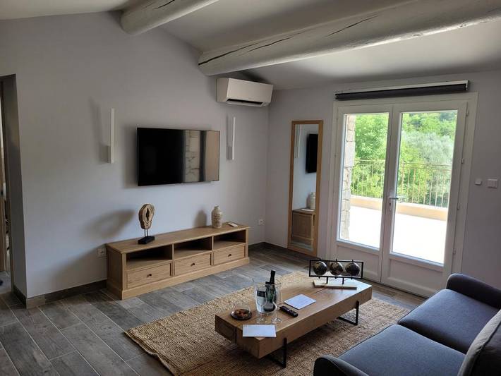 Hôtel pour 2 personnes, avec Terrasse ainsi que Jardin et Piscine à Niozelles
