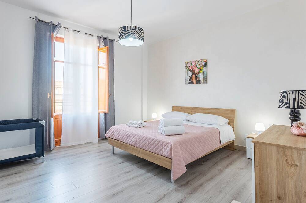 Apartamento entero, Apartamento 'Bienvenue Chez Sarah' con vistas al mar, balcón y aire acondicionado. in Altavilla Milicia, Provincia de Palermo