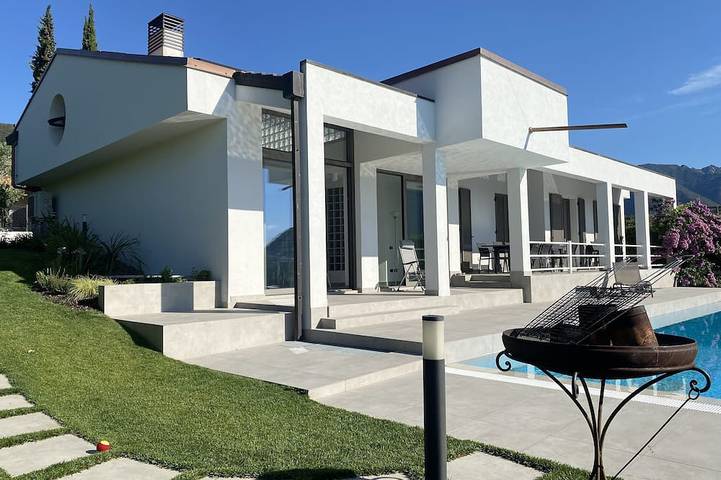 Lake View Villa Mit Pool Auf Der Hügel Von Salo 'Cir in Roè Volciano, Gardasee-Berge