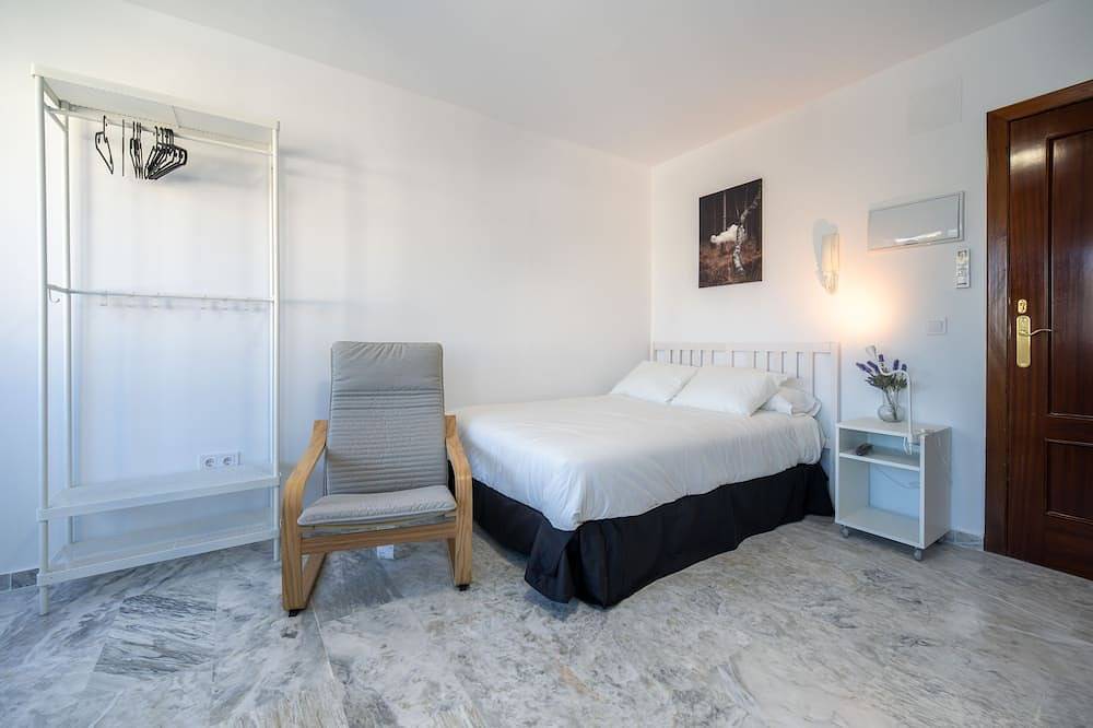 Hostal Palacio Hotel París - Habitación 6A4 in Huelva, Costa de la Luz
