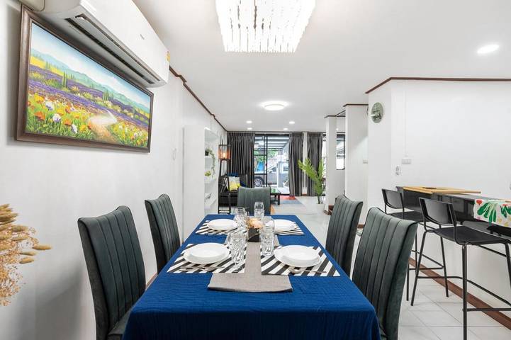 Villa pour 12 personnes, avec jardin et jacuzzi à Bangkok