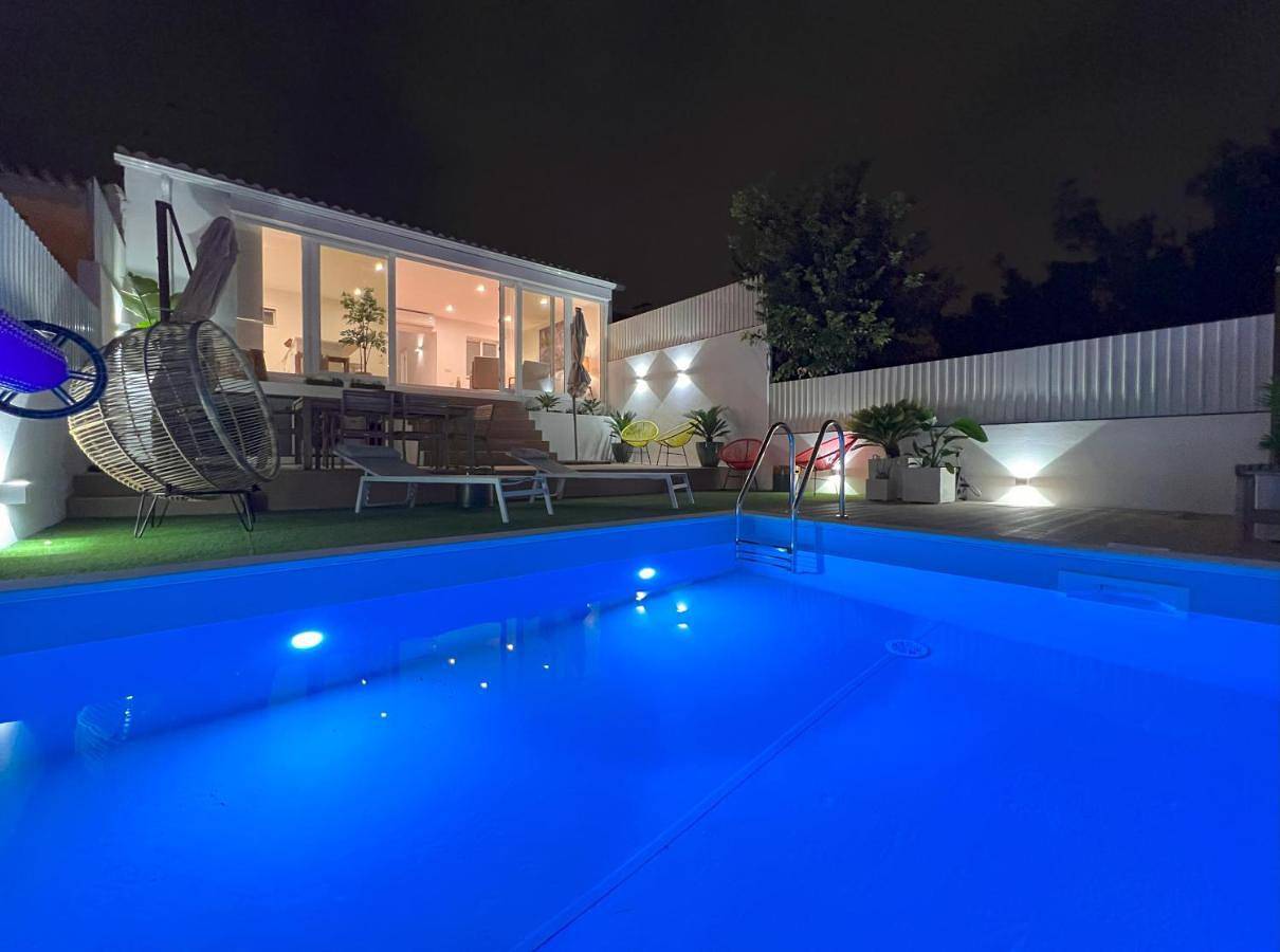 Central Beach Villa W/ Heated Pool, By Timecooler in Cascais e Estoril, Costa de Lisboa
