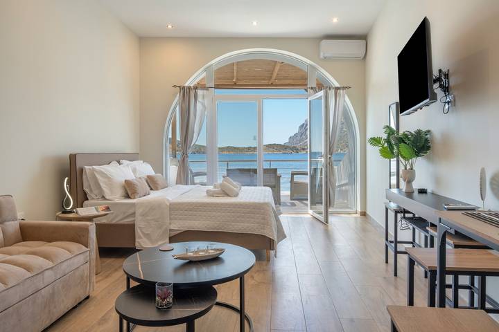 Studio for 3 people in Greece