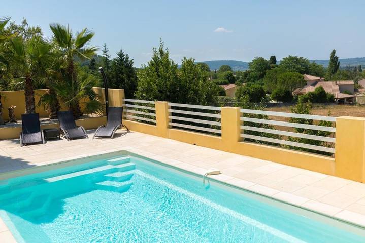 Villa pour 6 personnes, avec Terrasse et Jardin ainsi que Piscine et Vue