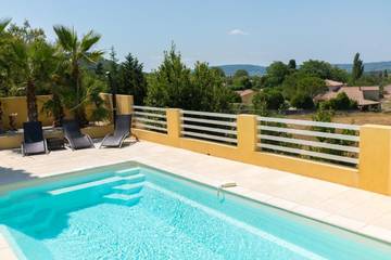 Cottage pour 6 personnes, avec jardin ainsi que vue et piscine à Langlade