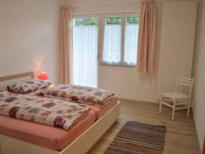 Ferienwohnung für 2 Personen, mit Balkon und Garten sowie Pool in Meran