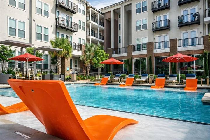 Apartahotel para 3 personas, con vistas además de piscina y jardín, Se admiten mascotas en California