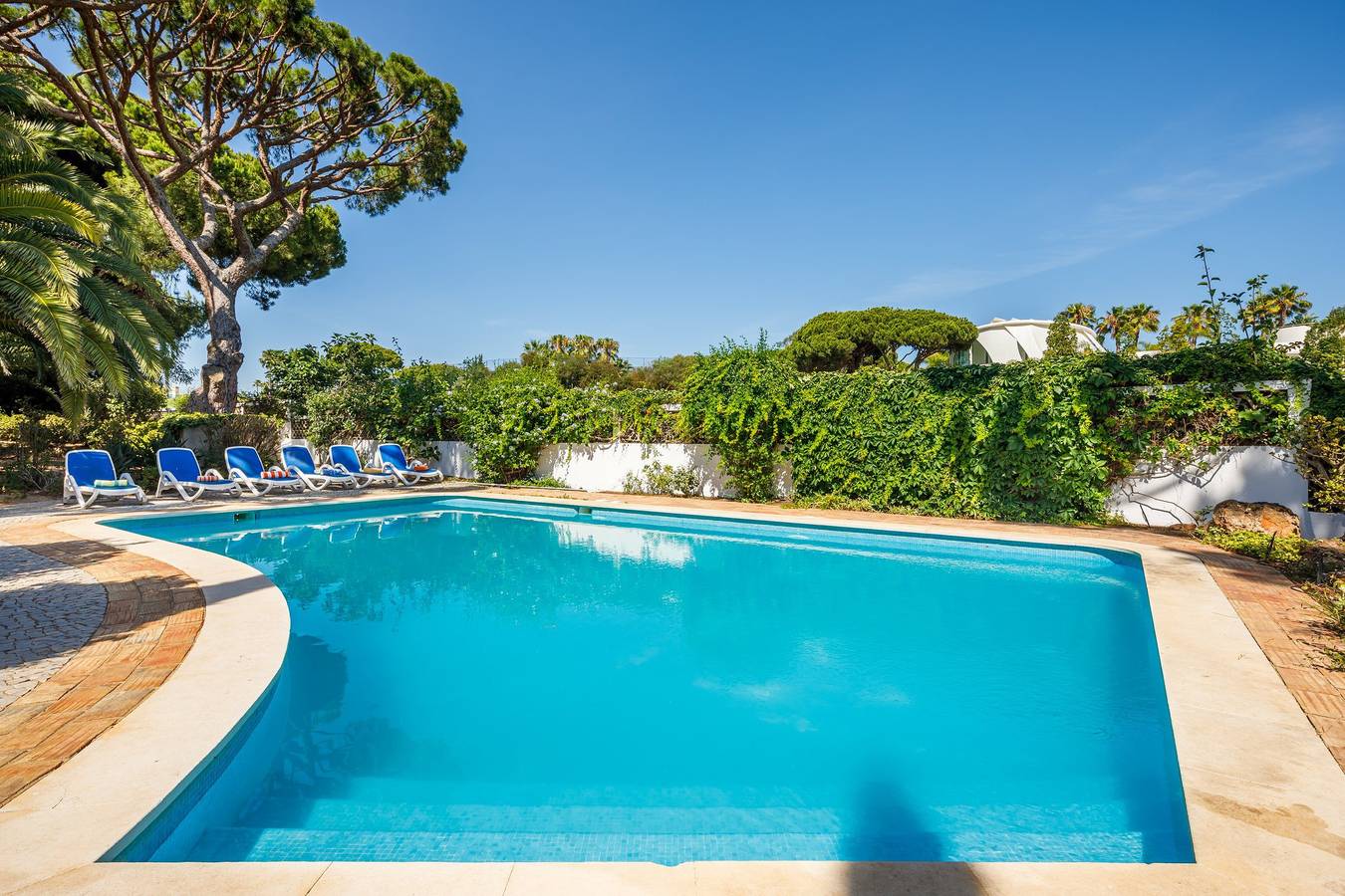 Villa Quadradinhos 38Q | 4 Bedrooms | Private Pool | Short Walk To The Beach in Vale do Lobo, Almancil