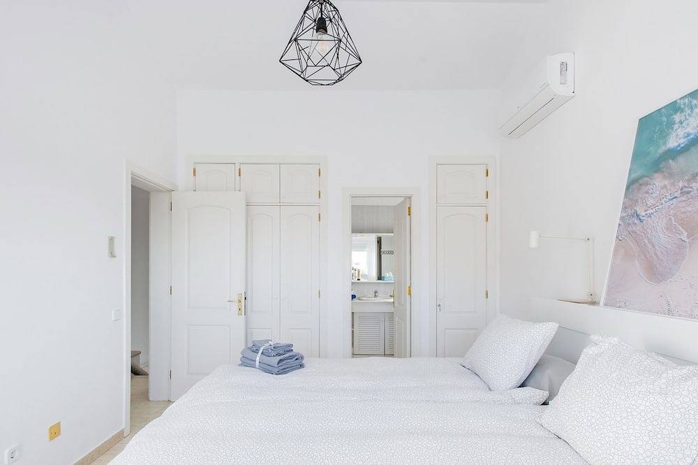 Modern dream villa with sea view private, heated pool and sea view! in San Agustín, San Bartolomé de Tirajana