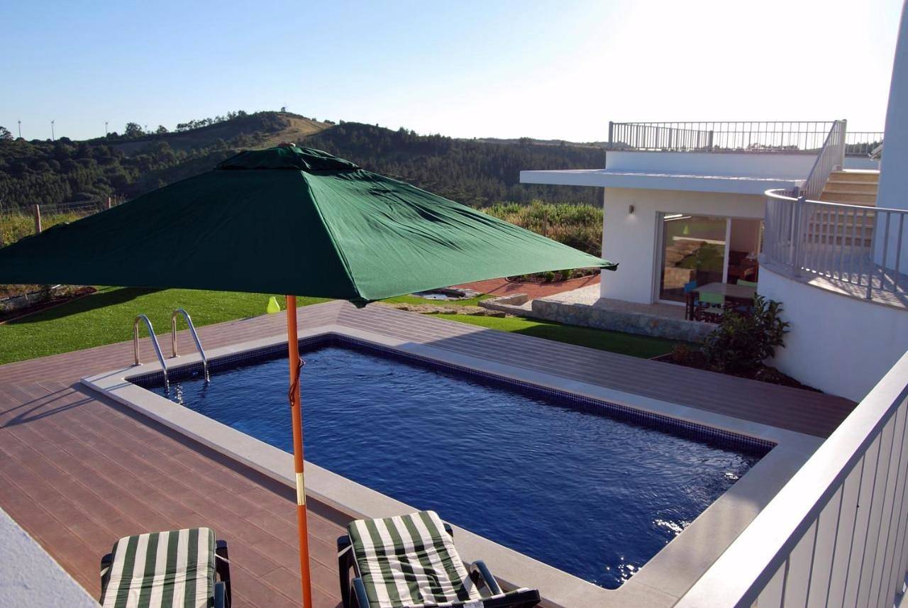 Two-Bedroom Townhouse in São Pedro e Santiago, Distrito de Lisboa