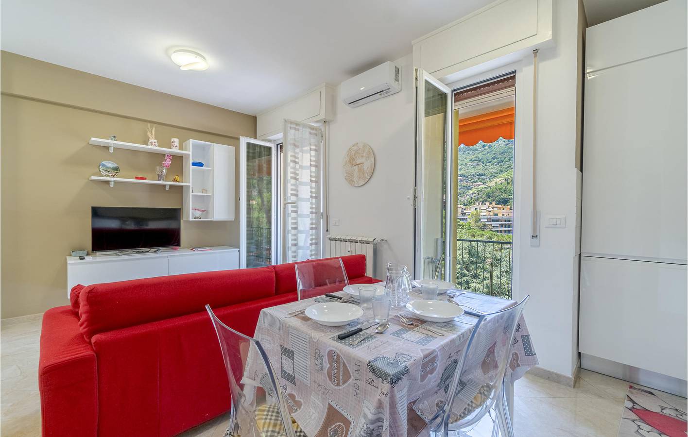 Ganze Ferienwohnung, Appartement mit Meerblick, Parkplatz und Terrasse in Recco, Riviera di Levante