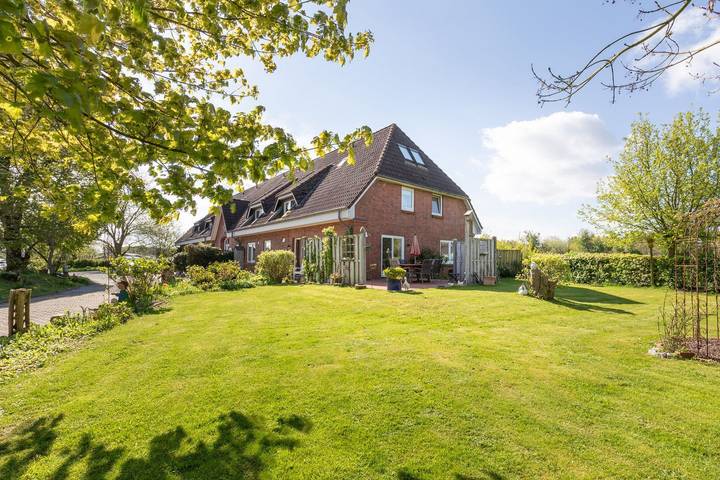 Ferienwohnung für 6 Personen, mit Terrasse und Garten sowie Pool