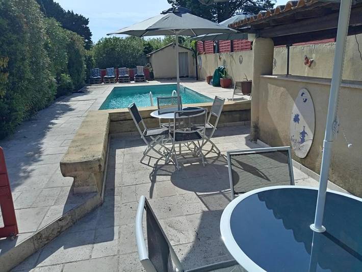 Gîte pour 2 personnes, avec vue et terrasse ainsi que jardin et piscine, animaux acceptés à Colonzelle - 2