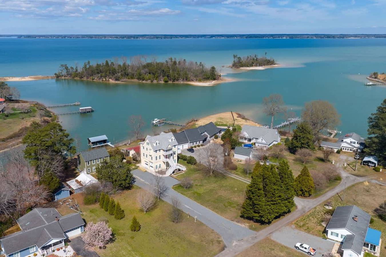 Waterfront Home with pool  dock  gameroom  and kayaks in Rappahannock River